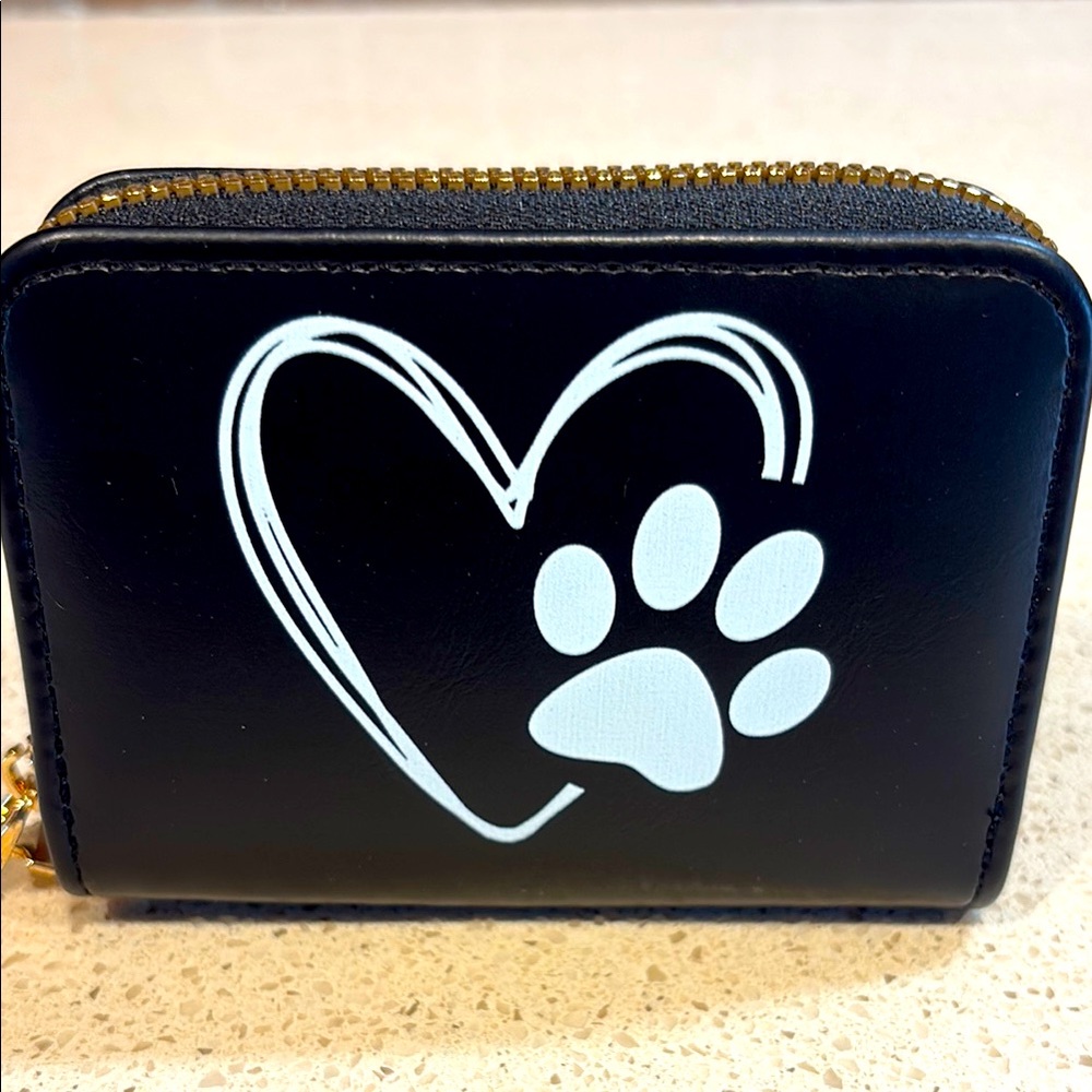 NWOT Compact Black Heart & Paw Print Zip Card Wallet